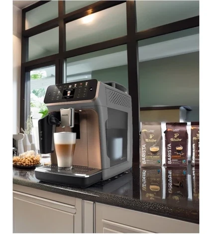 Philips Espresso, Latte, Cappuccino Kahve Makinesi 5500 Serisi Lattego Süt Sistemi Süt Köpüklü Kahveler + 1KG Tchibo Kahve
